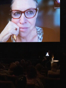 Foto von einer Projektion eines Zoom Panels im Stadtkino Wien 