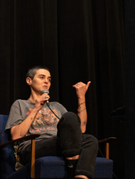 Foto von einem Panelgast auf der Bühne im Stadtkino Wien 