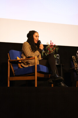 Foto von einem Panelgast auf der Bühne im Statdkino Wien